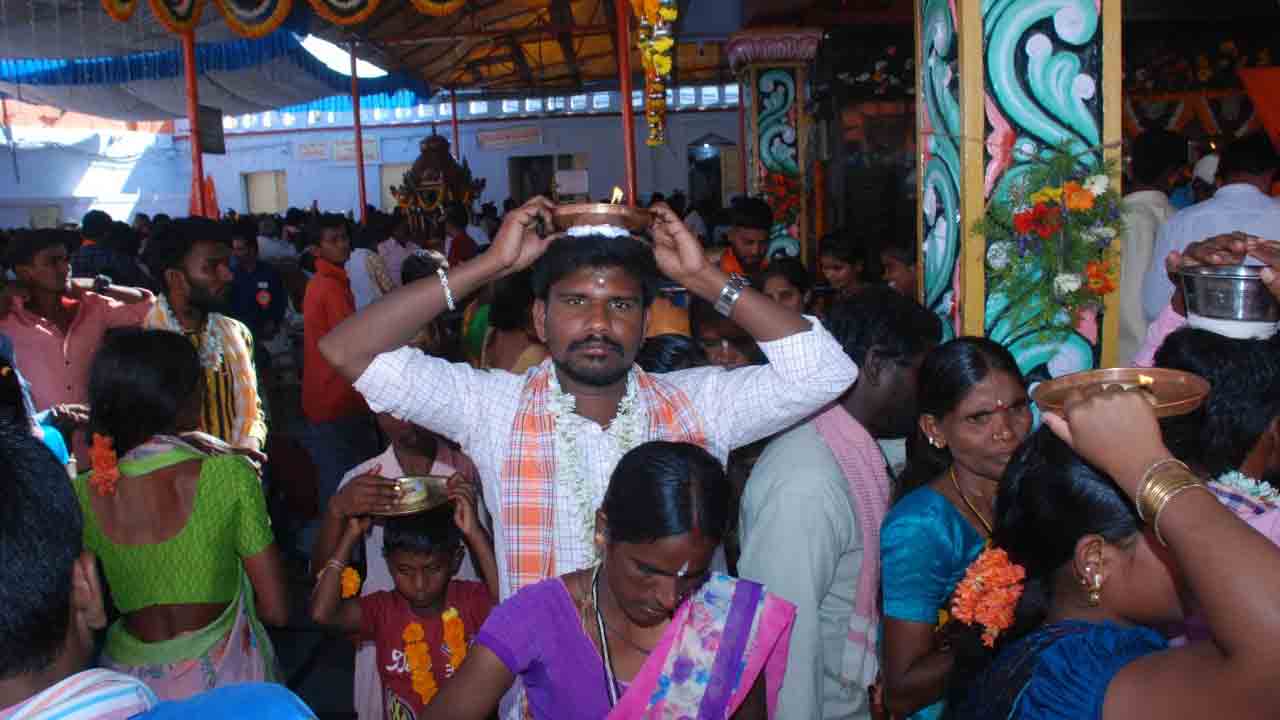 పోటెత్తిన భక్తజనం