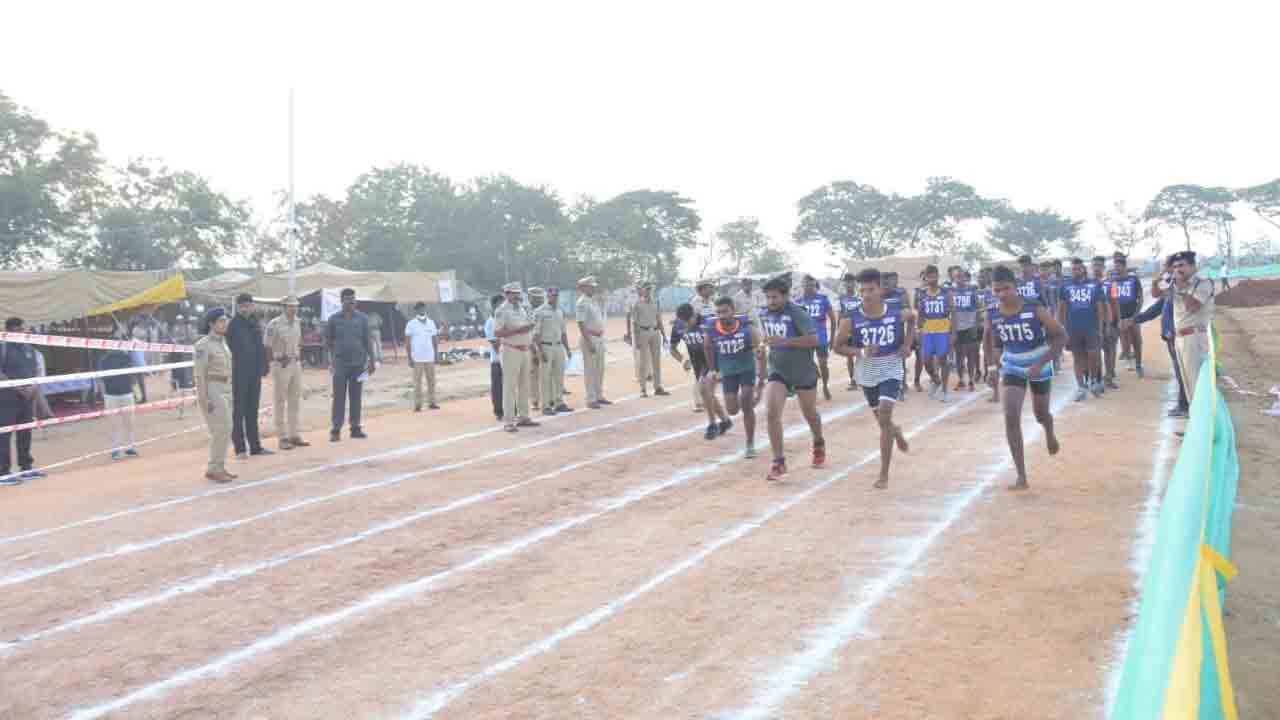 పోటాపోటీగా..