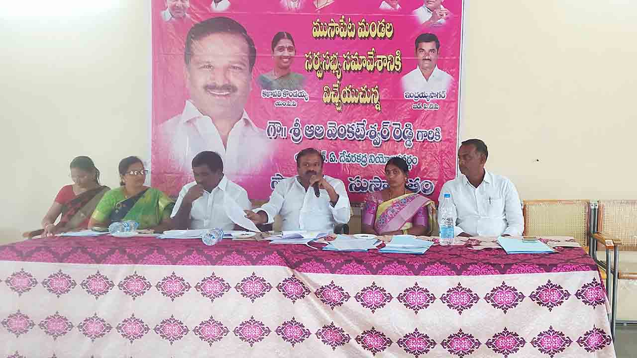 అధికారులు బాధ్యతాయుతంగా పనిచేయాలి