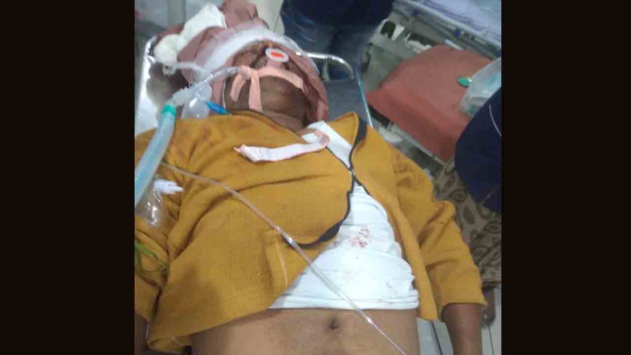 చేర్యాల జెడ్పీటీసీపై దుండగుల దాడి.. పరిస్థితి విషమం