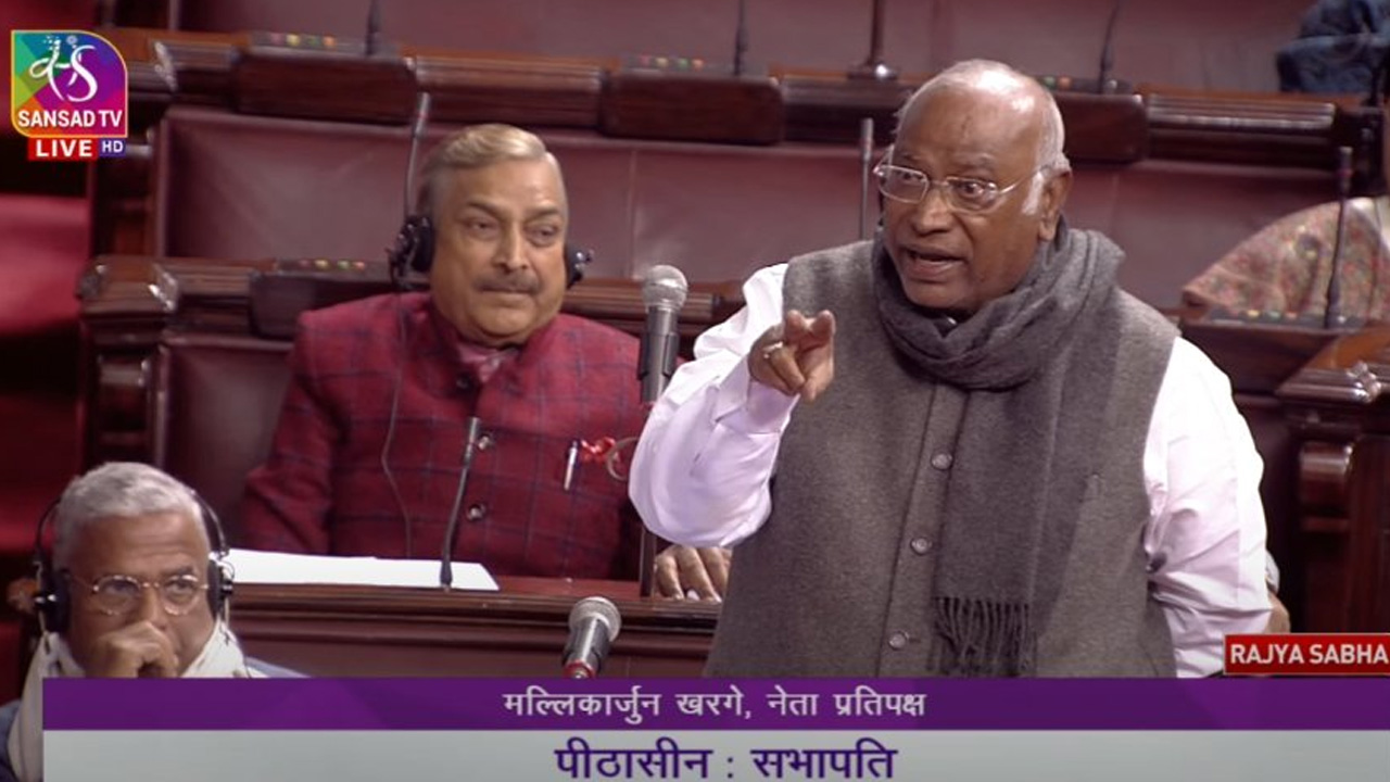 Kharge comments: క్షమాపణ చెప్పాలన్న బీజేపీ.. తగ్గేదేలే అంటున్న ఖర్గే.. రాజ్యసభలో రభస