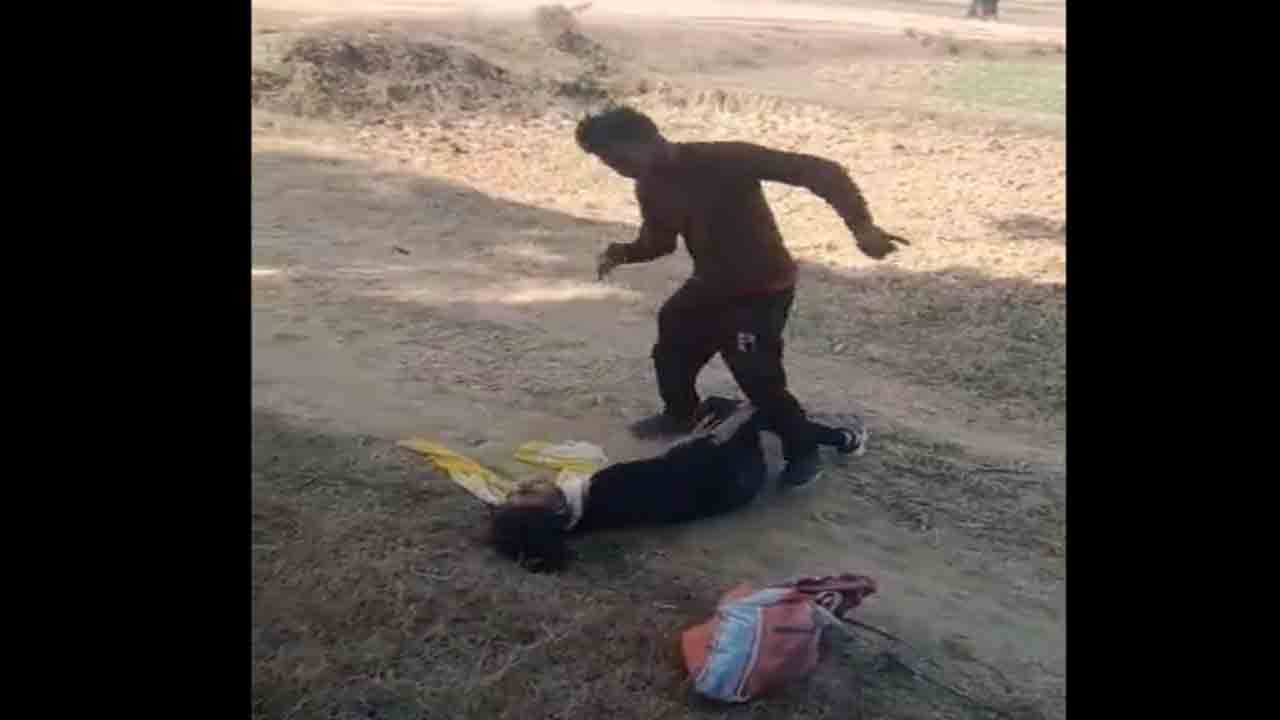 Watch: పెళ్లి చేసుకోమని కోరిన ప్రియురాలు.. దారుణంగా కొట్టిన ప్రియుడు