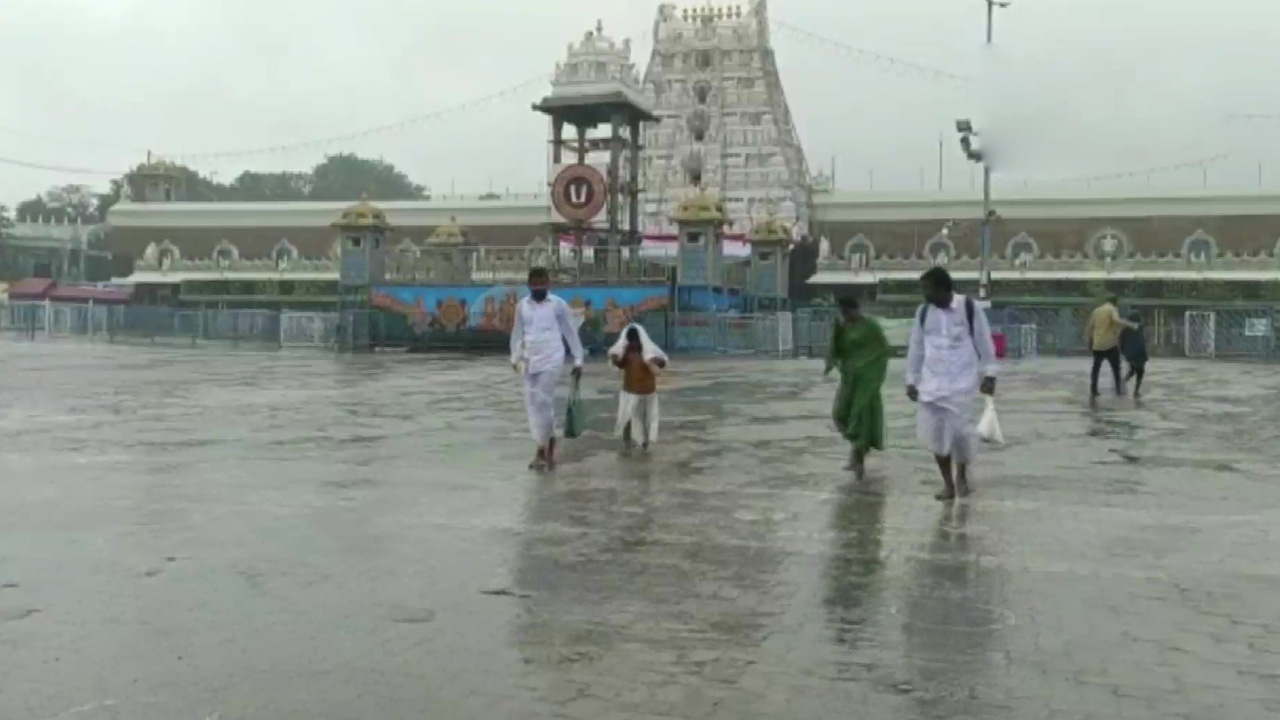 ఆంధ్రప్రదేశ్‌లో ‘మండూస్‌’ ఎఫెక్ట్.. తిరుమల, తిరుపతిలో భారీ వర్షం