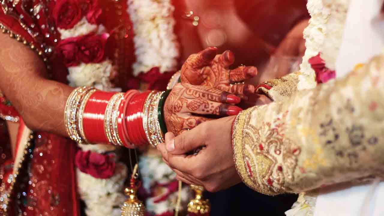 Gujarat Election | ఎన్నికల్లో ఓటెయ్యాలని.. పెళ్లి సమయాన్నే వాయిదా వేసుకున్నాడు..!