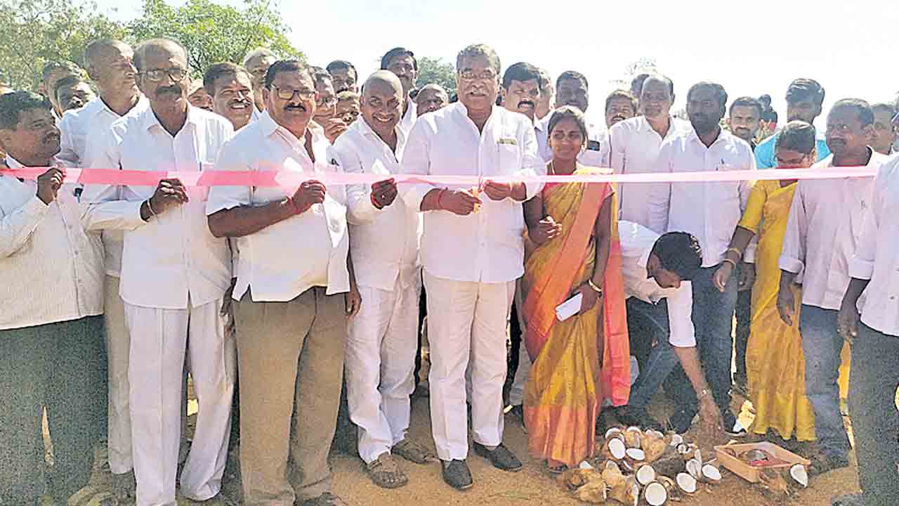 గ్రామాల అభివృద్ధికి ప్రభుత్వం పెద్దపీట