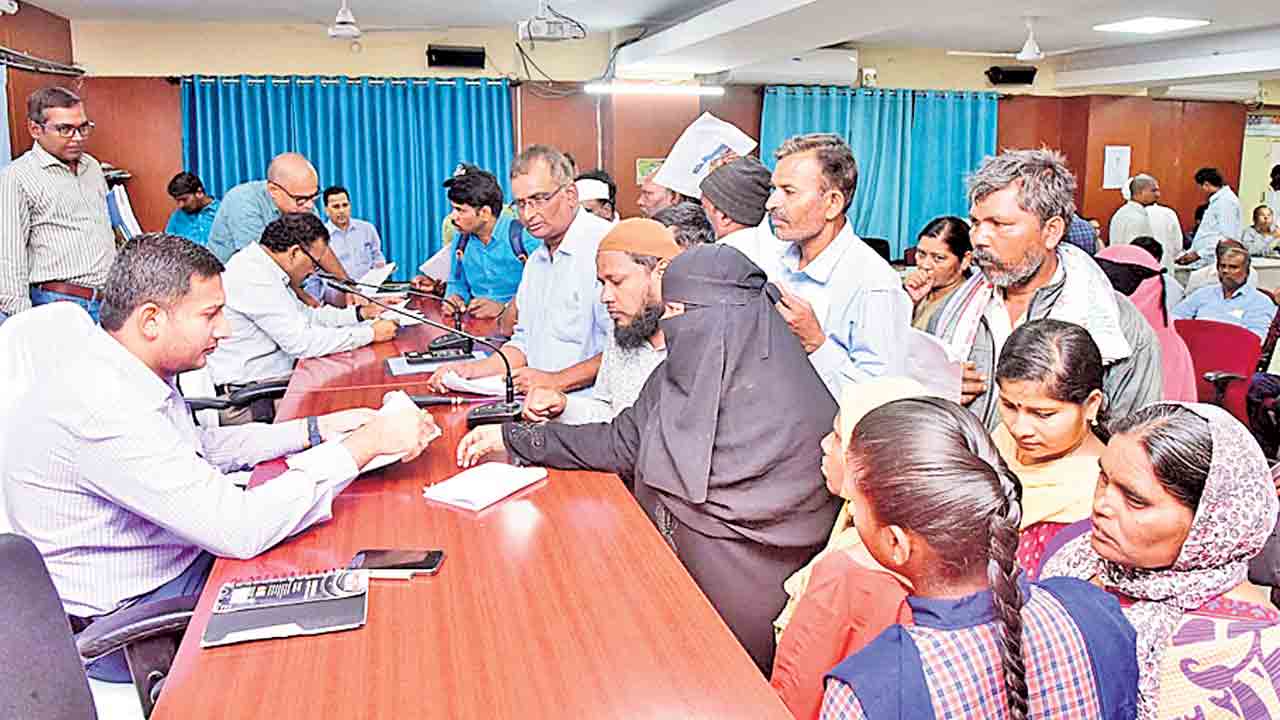 ప్రజావాణికి వెల్లువెత్తిన ఫిర్యాదులు