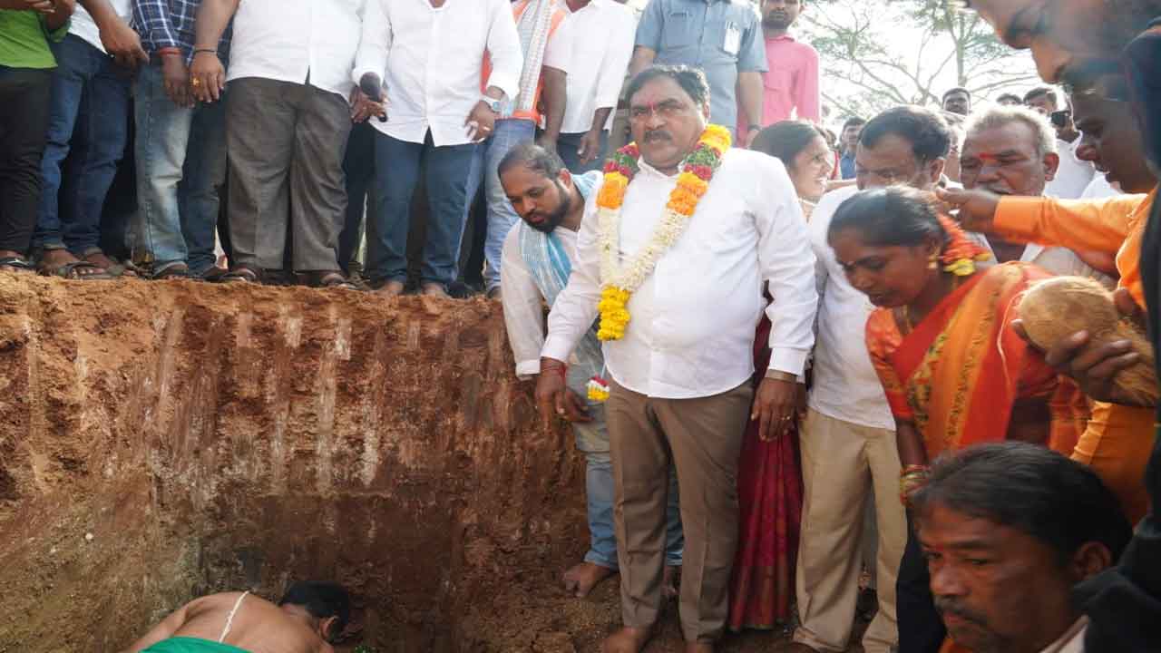 మొండ్రాయిలో ఘనంగా బొడ్రాయి పునః ప్రతిష్ఠ.. హాజరైన మంత్రి ఎర్రబెల్లి దయాకర్‌రావు