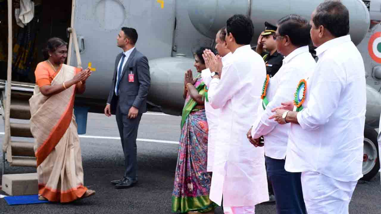 శ్రీశైలం చేరుకున్న రాష్ట్రపతి ద్రౌపది ముర్ము