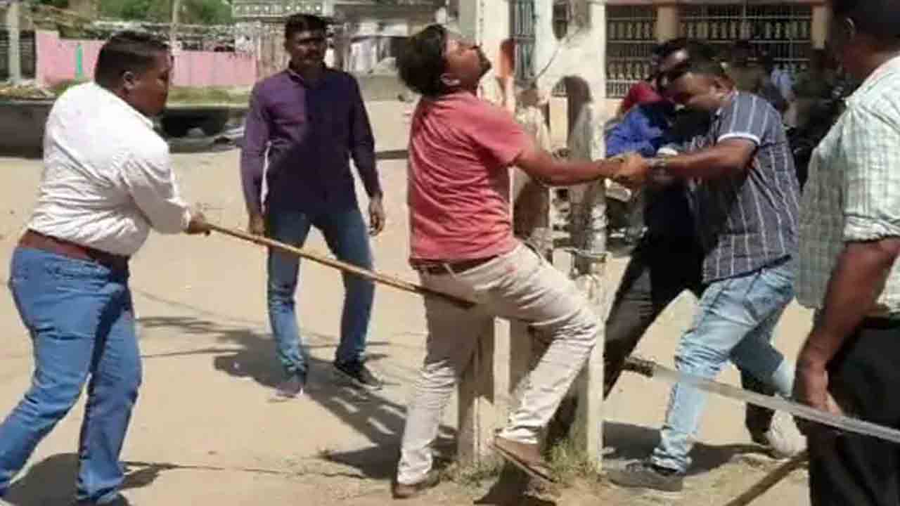 గుజరాత్ అసెంబ్లీ ఎన్నికలను బహిష్కరించిన గ్రామంలోని ముస్లిం ప్రజలు.. ఎందుకంటే?