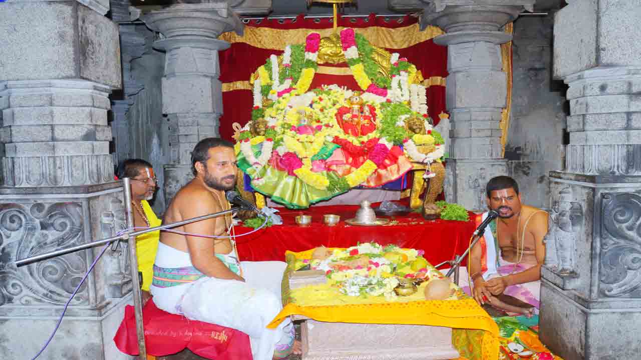 యాదాద్రిలో వైభవంగా నిత్య కల్యాణం