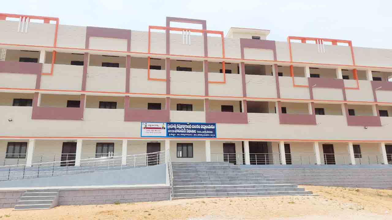 సర్వ హంగులతో కేజీబీవీ