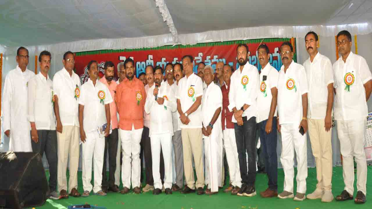 రెడ్డిలంతా ఐక్యంగా ఉండాలి