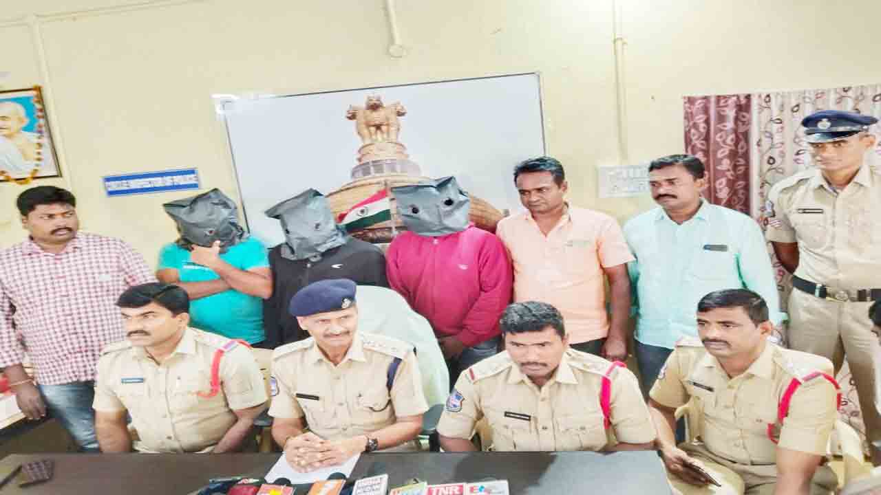 అనుమానంతోనే హత్య