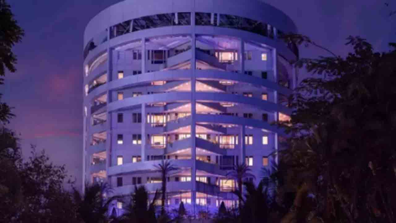 తల్లి పుట్టిన రోజు కోసం విదేశాల నుంచి వచ్చి.. విలాస భవనం పైనుంచి దూకిన ఎన్నారై వ్యాపారి