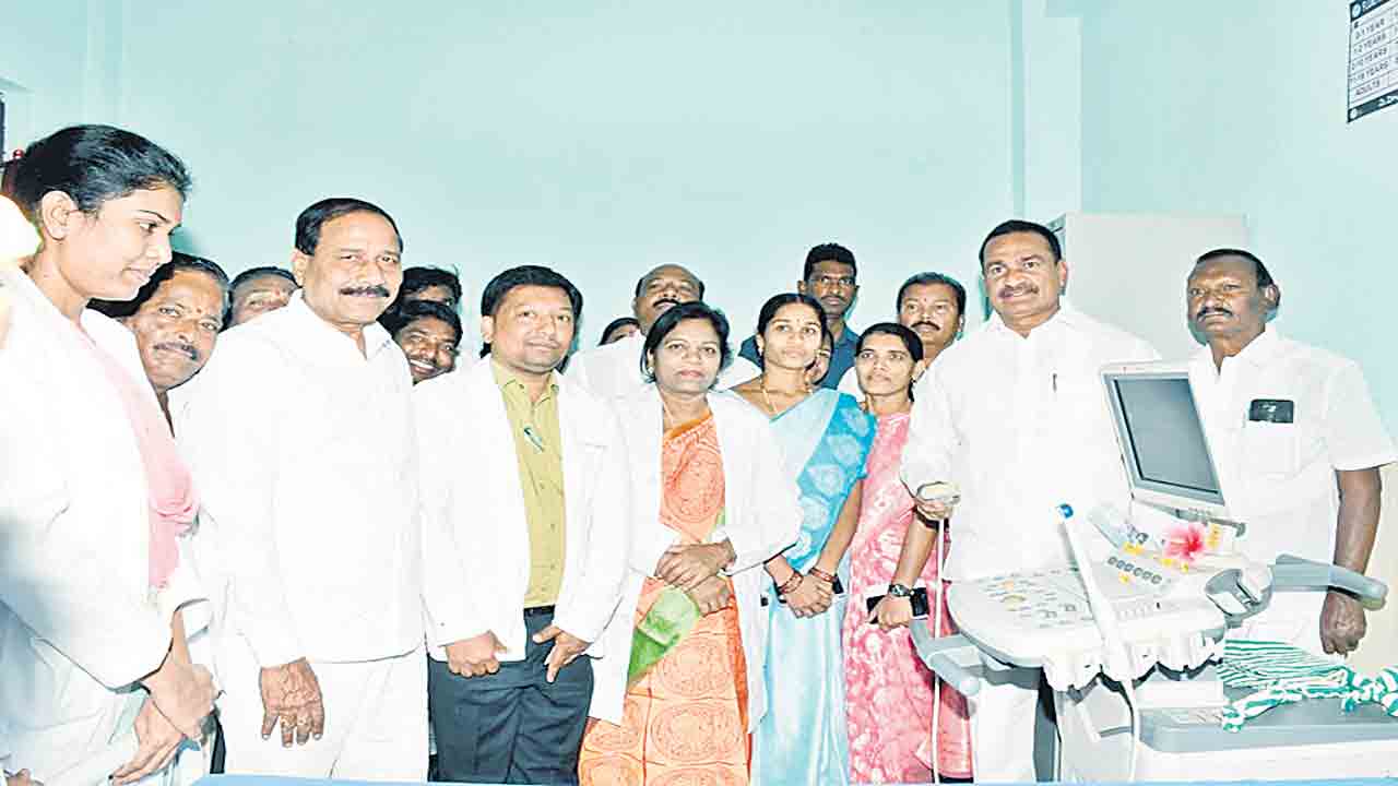 కార్పొరేట్‌కు దీటుగా ప్రభుత్వ దవాఖానల్లో వైద్యం