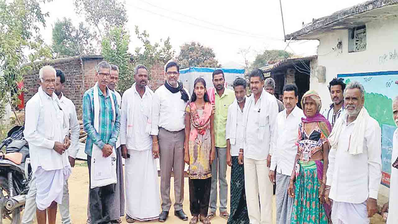 వైద్య విద్యార్థినికి ఆర్థిక చేయూత