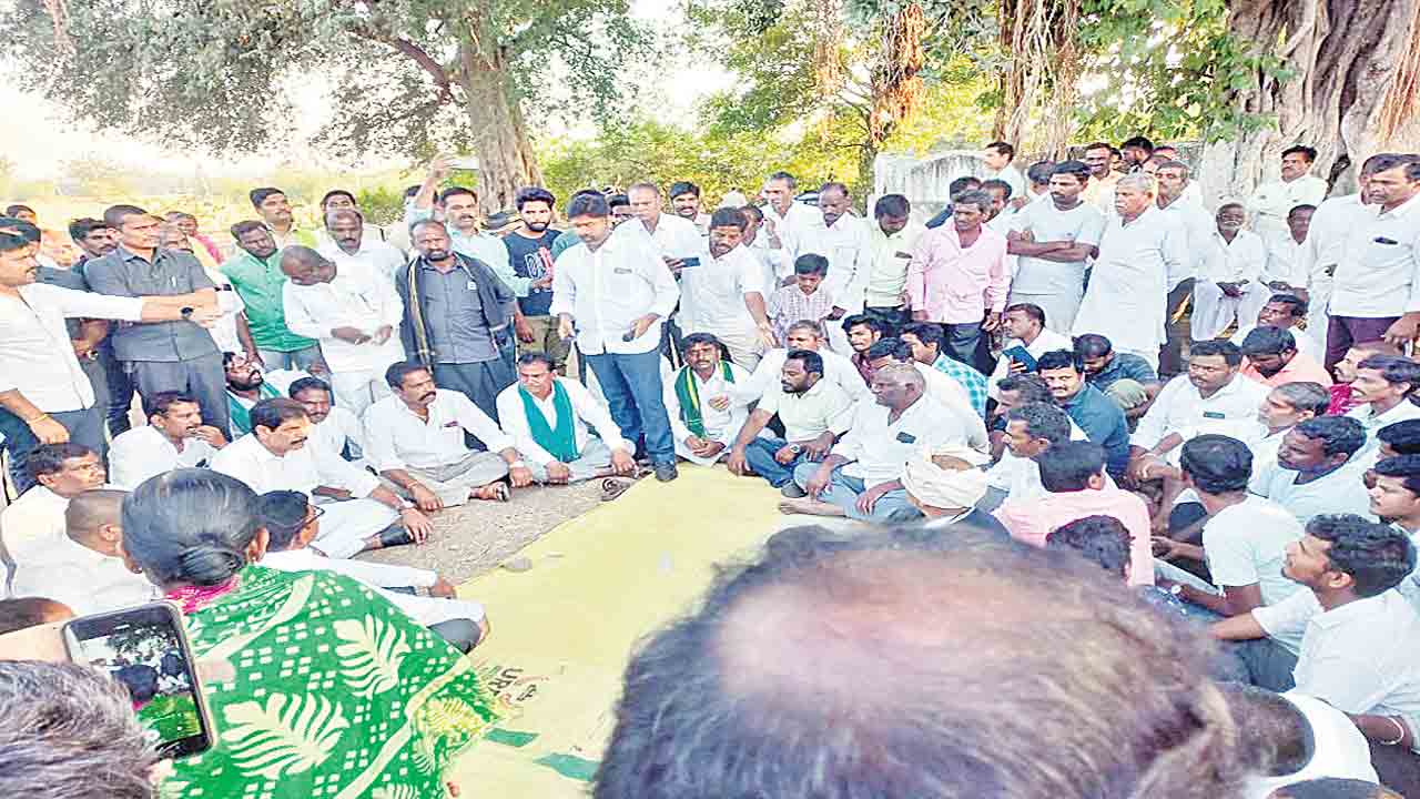 ప్రతిపక్షాల మాటలు నమ్మొద్దు.. రైతులకు అన్యాయం జరగదు