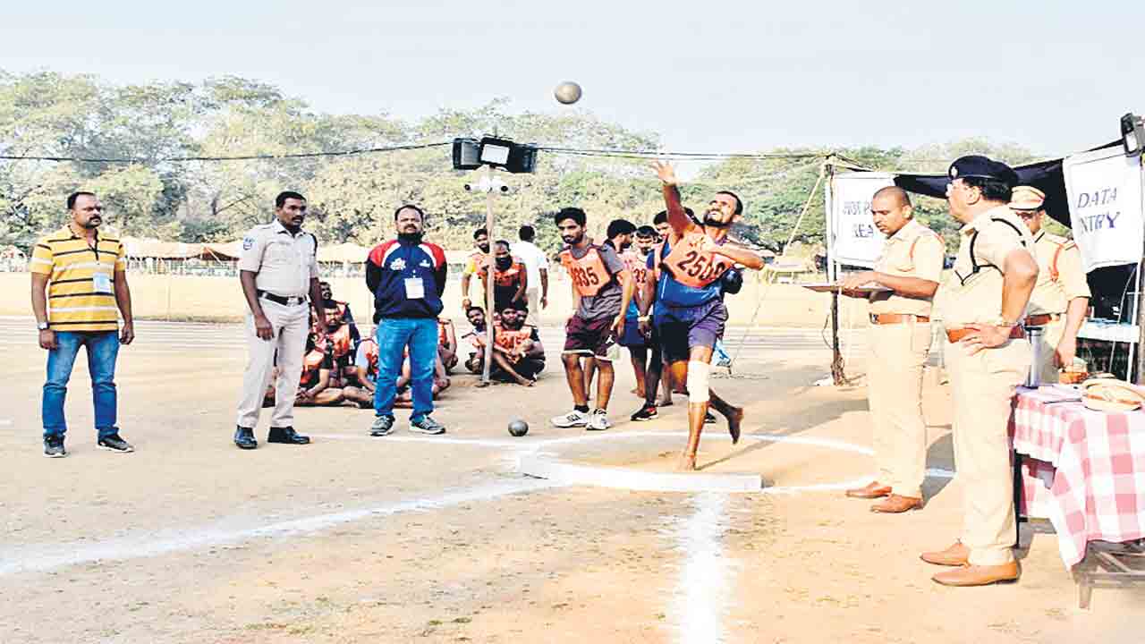 ఎస్సై, కానిస్టేబుల్‌ అభ్యర్థులకు కొనసాగుతున్న ఈవెంట్స్‌