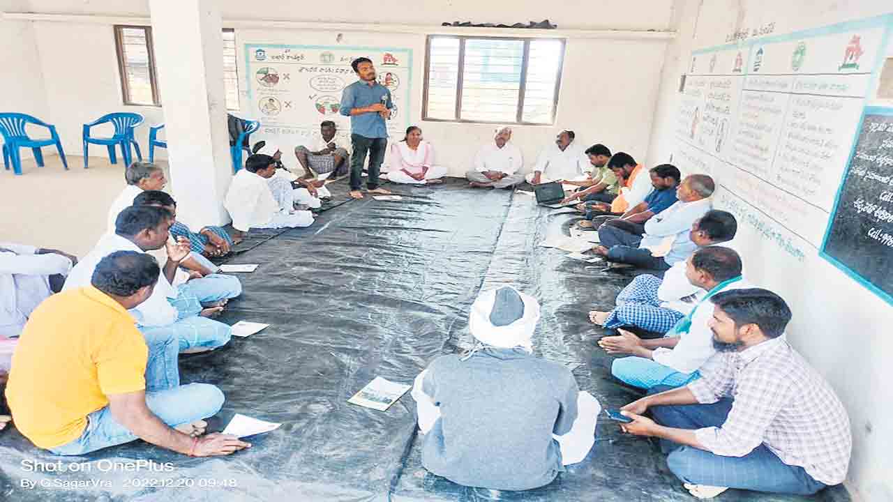 ఆయిల్‌పామ్‌ సాగుపై రైతులకు అవగాహన