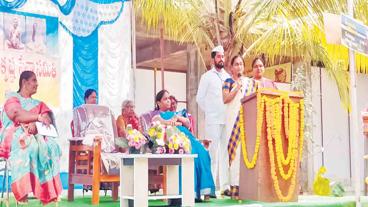 ‘ప్రతిఒక్కరూ సేవాభావం కలిగి ఉండాలి’