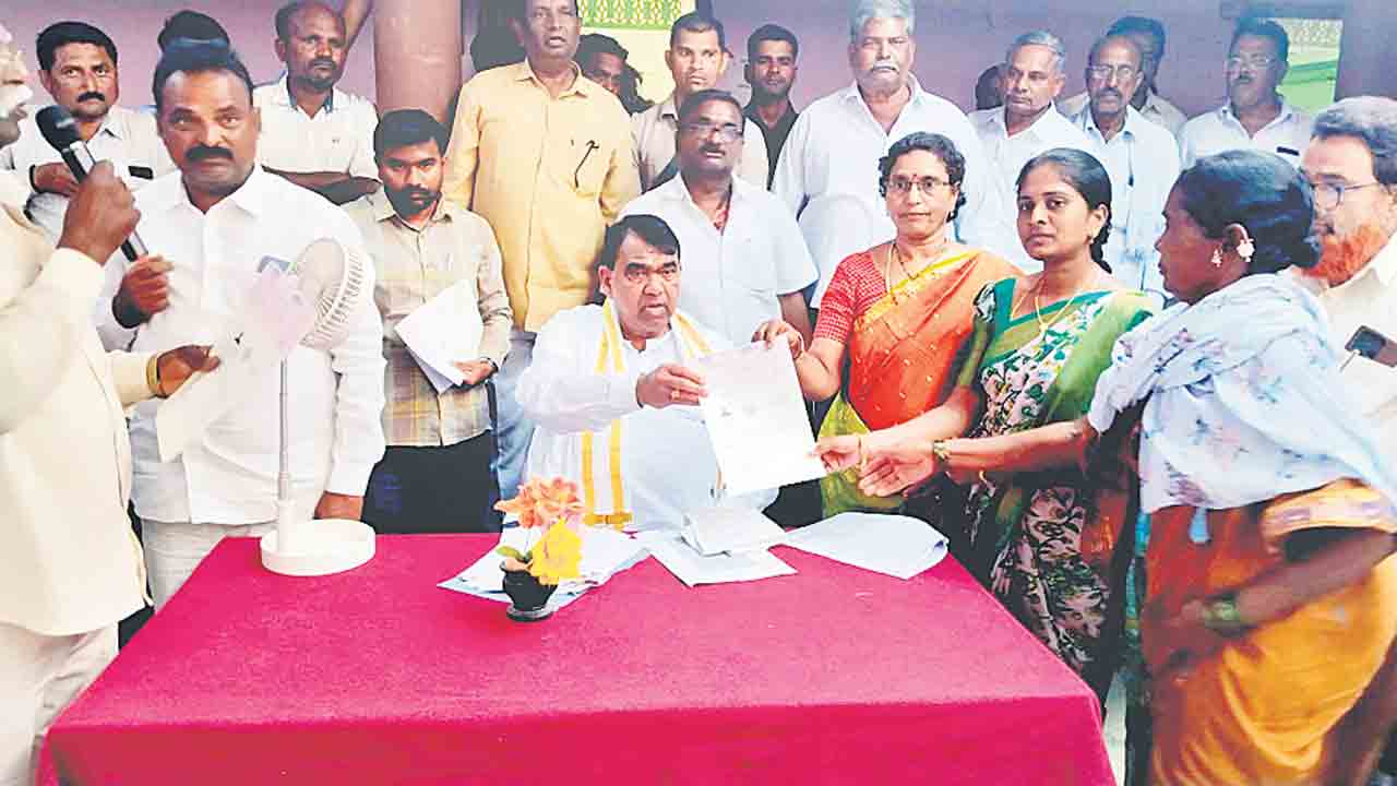 రోడ్లను ప్రజలే కాపాడుకోవాలి