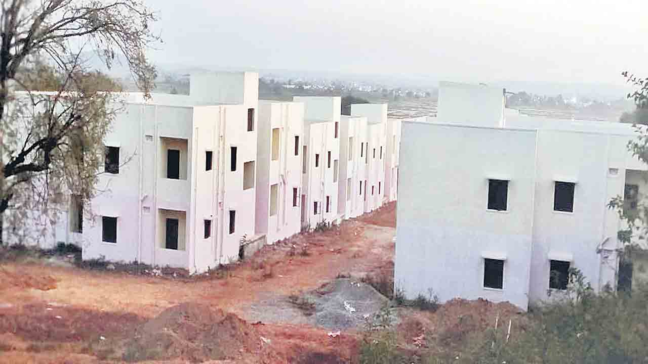 సంక్రాంతికి డబుల్‌ బెడ్‌ రూం ఇండ్లు