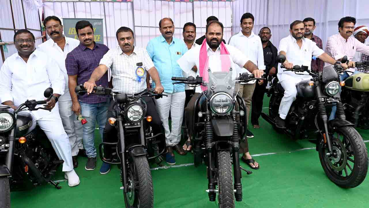 అటోషో అదుర్స్‌