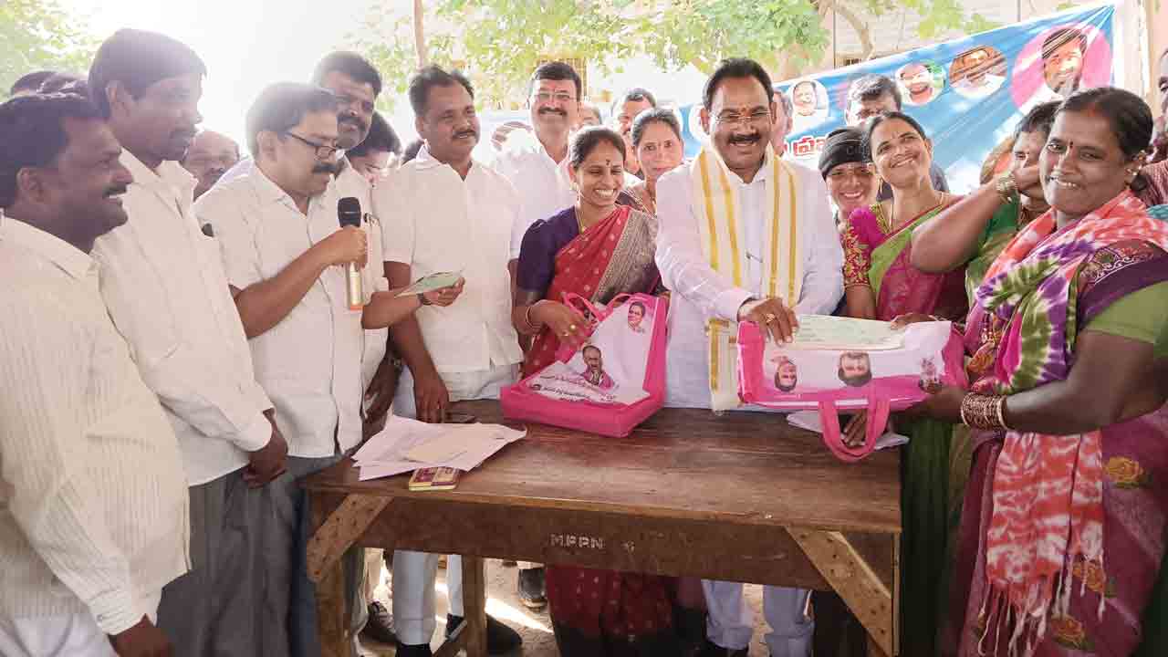 అభివృద్ధి పనుల్లో నిర్లక్ష్యం తగదు