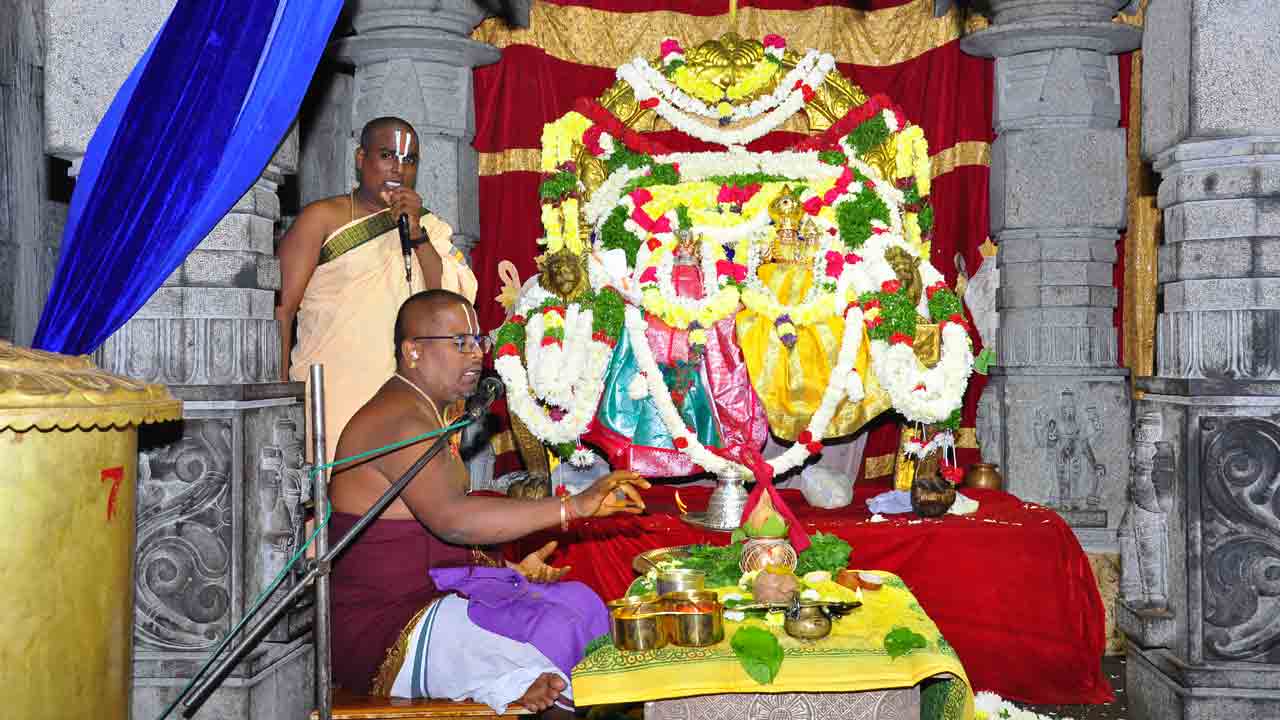 శాస్ర్తోక్తంగా లక్ష్మీనృసింహుడి నిత్యకల్యాణం