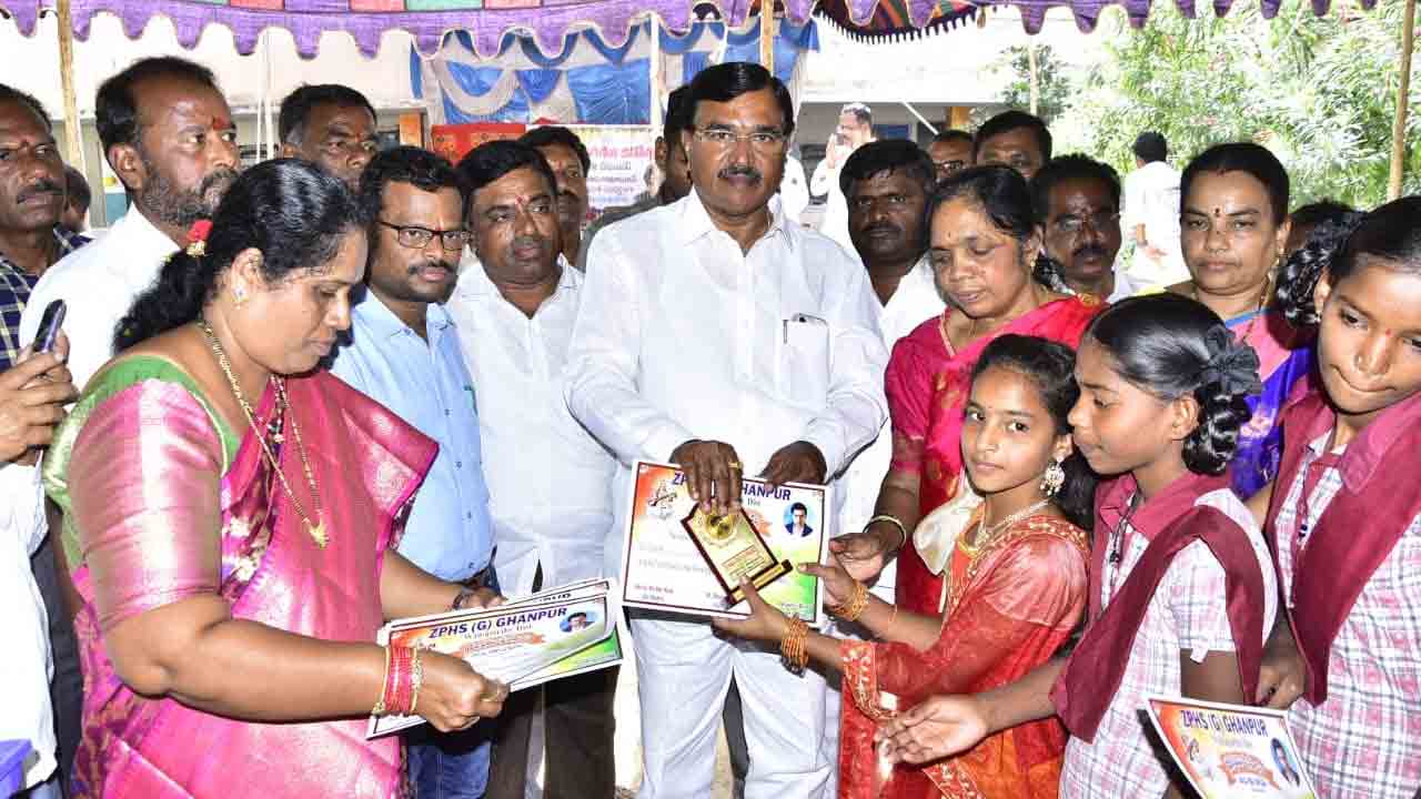 దేశంలో అందరికీ సమానహక్కులు..సమాన గౌరవం రావాలి : మంత్రి నిరంజన్‌ రెడ్డి