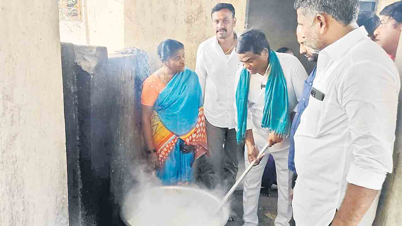 అభివృద్ధిపై బహిరంగ చర్చకు సిద్ధమా?