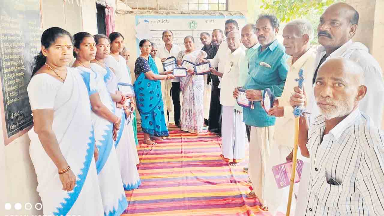 ఎన్‌సీడీ కిట్ల పంపిణీ