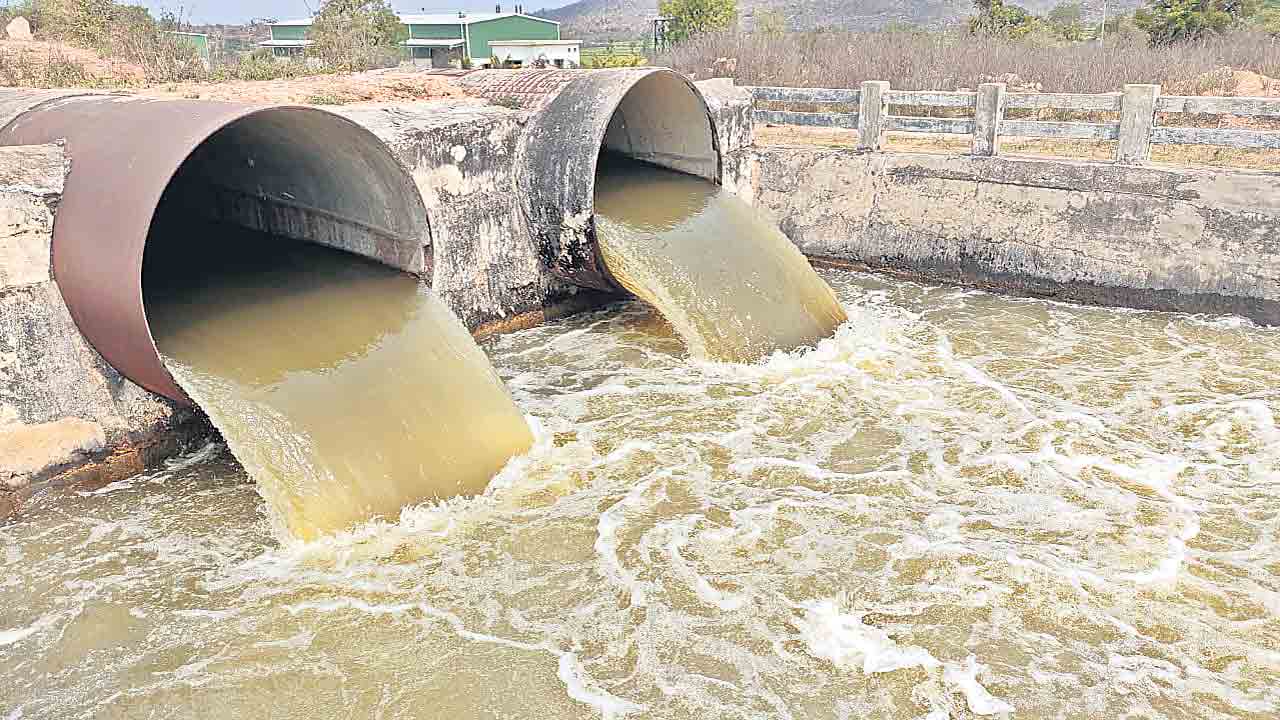 అడగకముందే ఆయకట్టుకు నీళ్లు