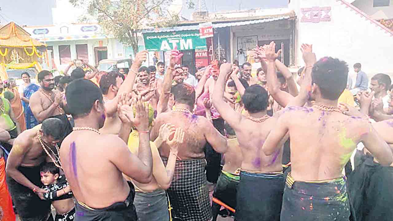 ఘనంగా అయ్యప్ప మహా పడిపూజ, ఆరట్టు