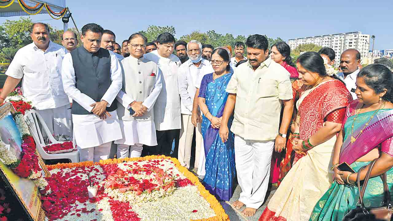 దేశ అభివృద్ధి ఘనత పీవీదే