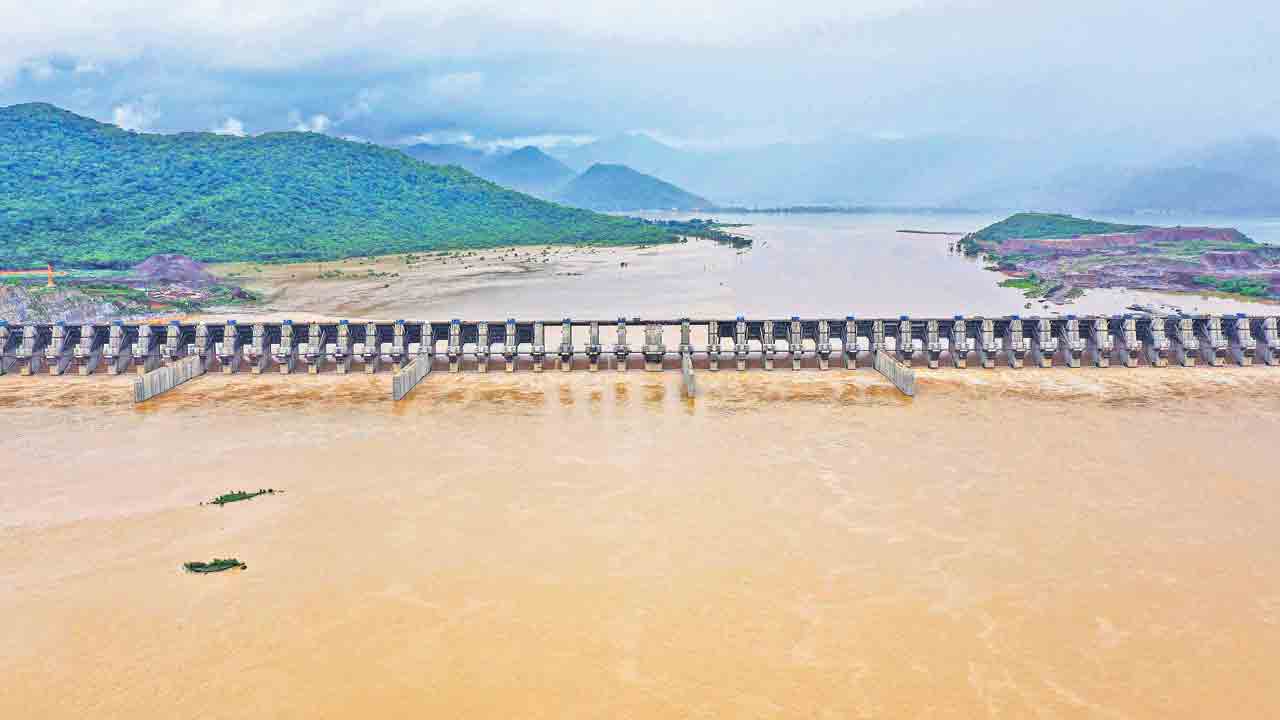 పోలవరం పునరావాసానికి నిధుల్లేవ్‌