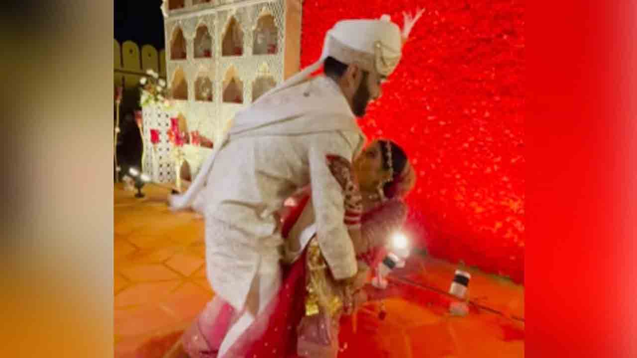 Viral Video | ప్రీ వెడ్డింగ్‌ వేడుకలు‌.. రొమాంటిక్‌గా డ్యాన్స్‌ చేస్తూ కిందపడిపోయిన వధువు