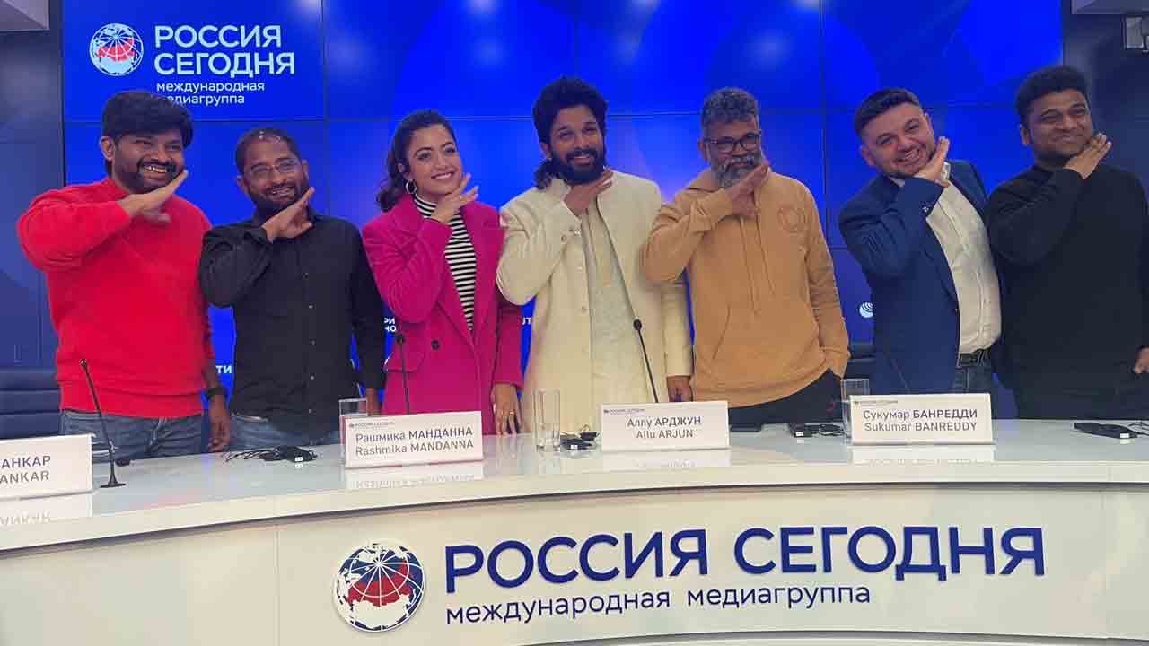 PushpaInRussia | రష్యాలో కూడా తగ్గేదేలే అంటున్న పుష్పరాజ్‌ టీం.. ట్రెండింగ్‌లో ఫొటోలు, వీడియో