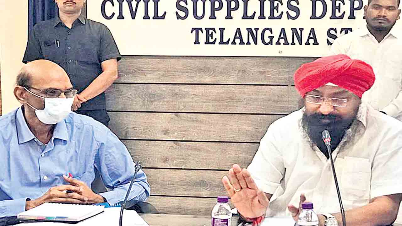 32 జిల్లాల్లో పౌరసరఫరాల సంస్థ పెట్రోల్‌ బంకులు