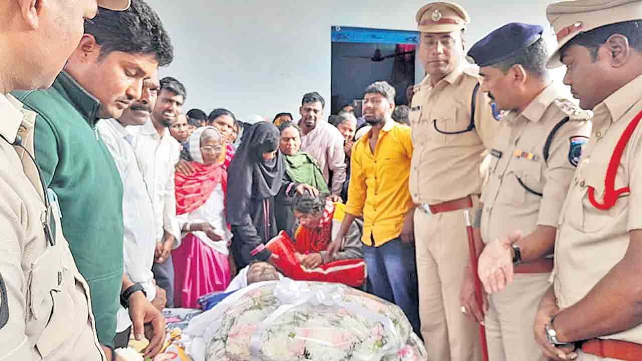 బాధిత కుటుంబ సభ్యులకు పరామర్శ