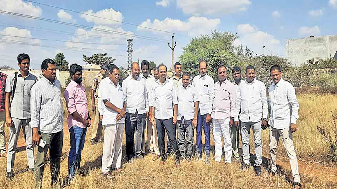 చేవెళ్ల బస్టాండ్‌ విస్తరణ పనులు వెంటనే చేపట్టాలి