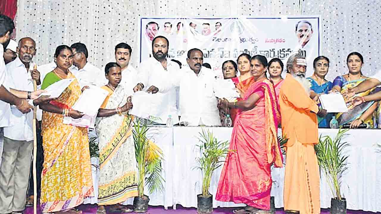 ఆసరాతో భరోసా