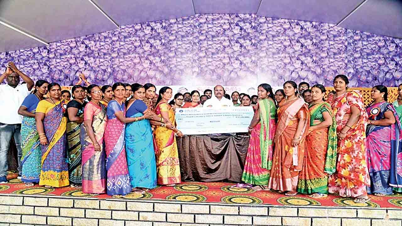 మహిళా సాధికారతకు ప్రభుత్వం కృషి