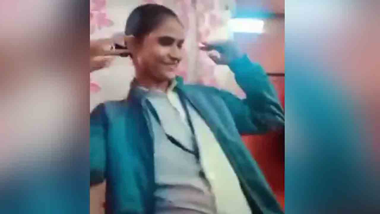 రామ మందిరం నిర్మాణ ప్రాంతంలో డ్యాన్సులు.. మహిళా కానిస్టేబుళ్లపై వేటు