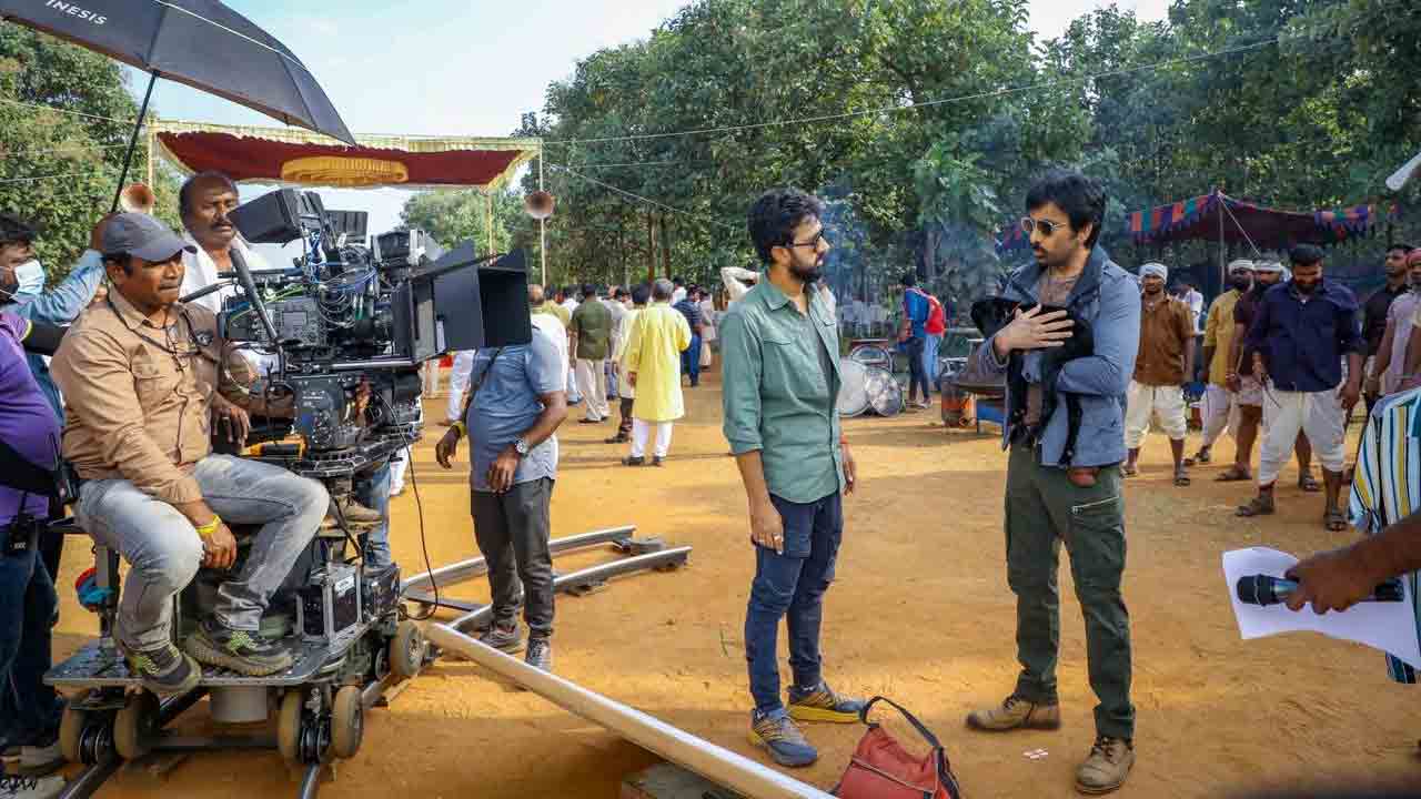 Waltair Veerayya | వాల్తేరు వీరయ్య షూటింగ్‌లో రవితేజ.. ట్రెండింగ్‌లో వర్కింగ్ స్టిల్స్