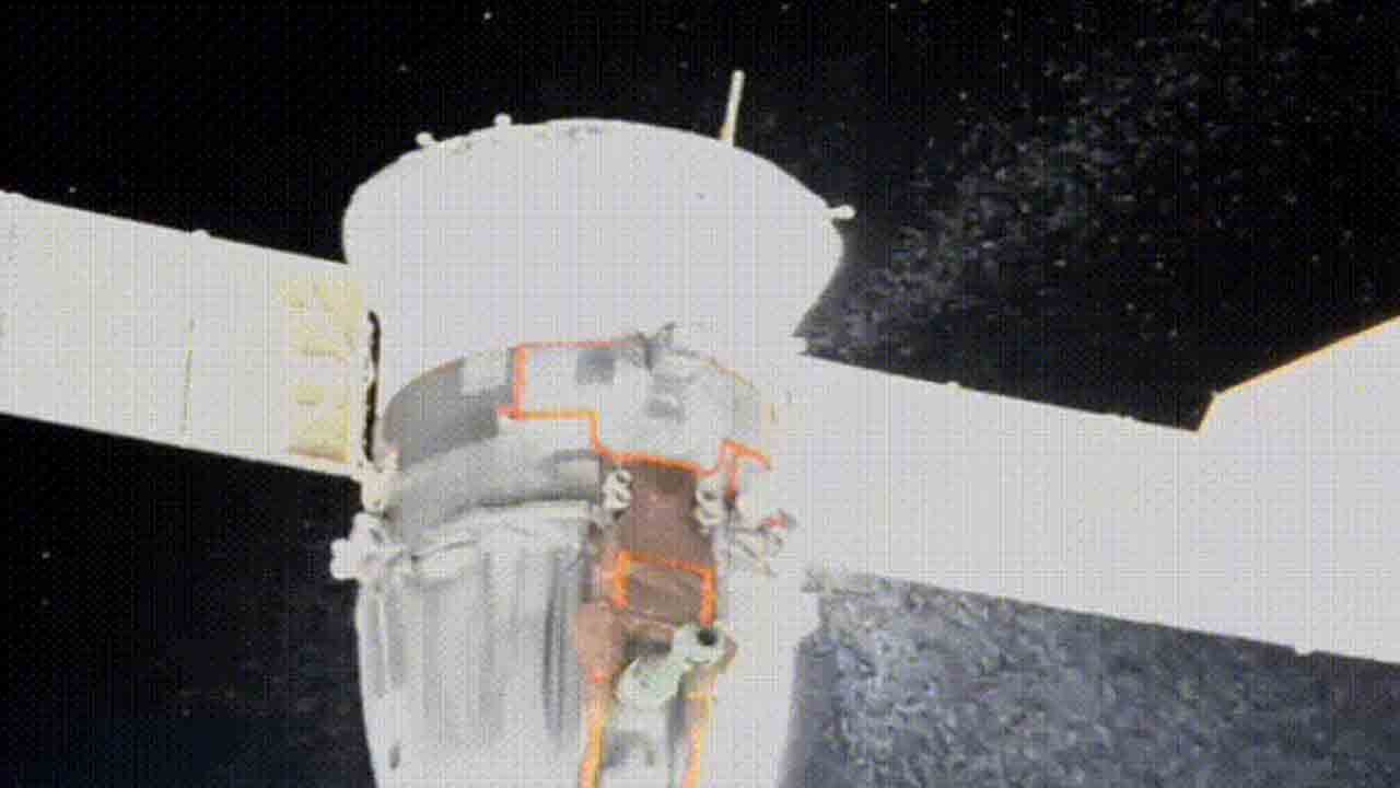 రష్యా అంతరిక్ష నౌక నుంచి లీకేజీ.. వ్యోమగాముల స్పేస్‌వాక్‌ వాయిదా