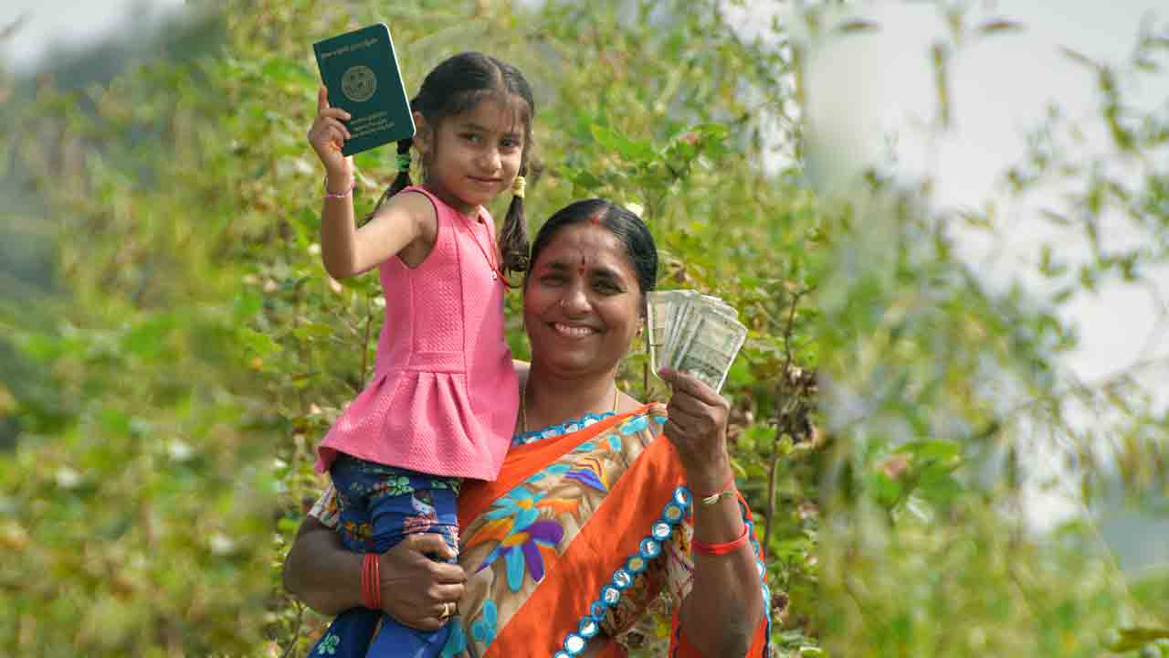 దుక్కి దున్నటం నుంచి పంట కొనేదాకా.. అన్నదాతకు అన్నీ తానై..