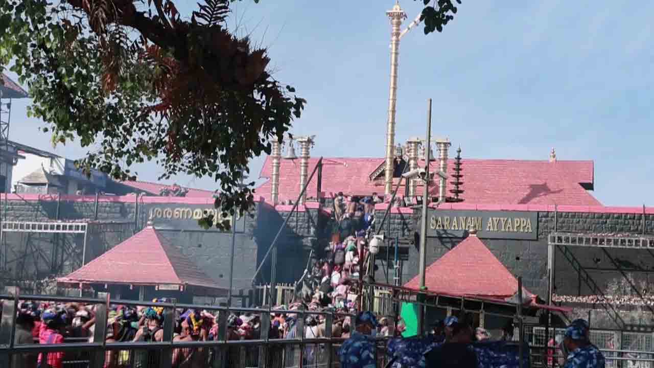 శబరిమల ఆలయానికి పోటెత్తుతున్న భక్తులు