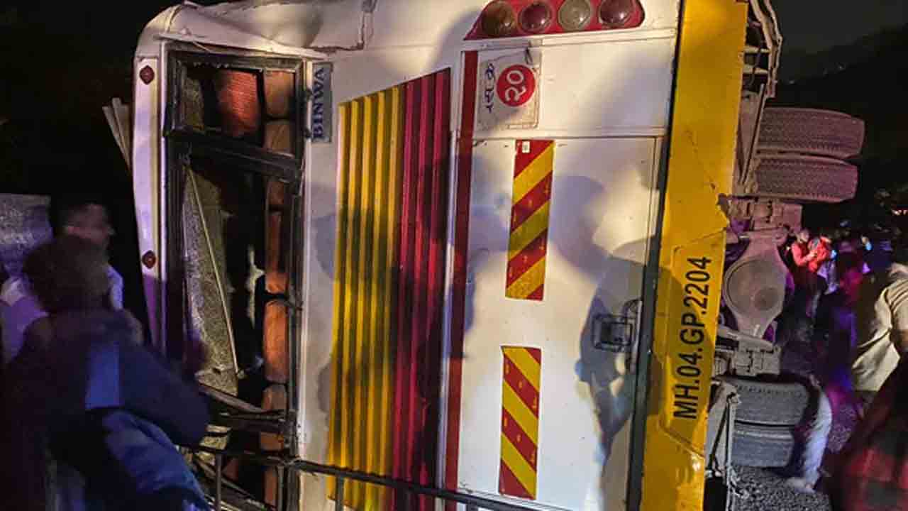 Accident | పాఠశాల బస్సు బోల్తా.. ఇద్దరు విద్యార్థులు మృతి