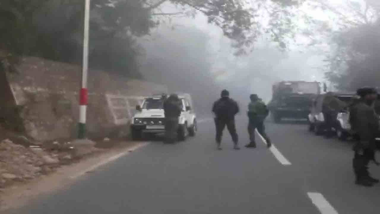 జమ్ముకశ్మీర్‌లో ఎన్‌కౌంటర్‌.. ముగ్గురు ఉగ్రవాదులు హతం